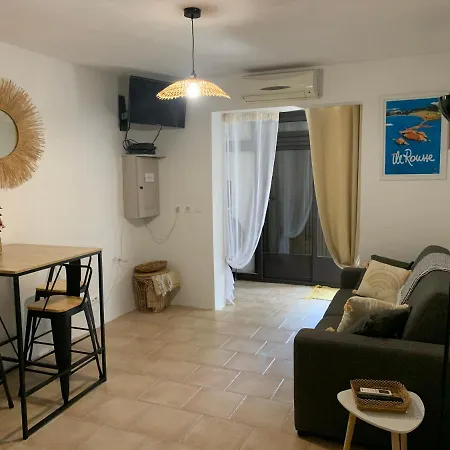 Equipe De 27m2, A 100m De La Mer, Et 500m Des Commerces *