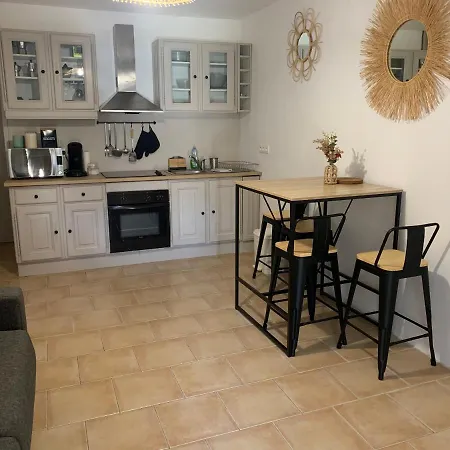 Equipe De 27m2, A 100m De La Mer, Et 500m Des Commerces