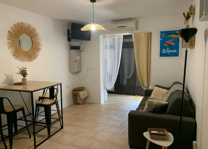 équipé De 27m2, à 100m De La Mer, Et 500m Des Commerces *